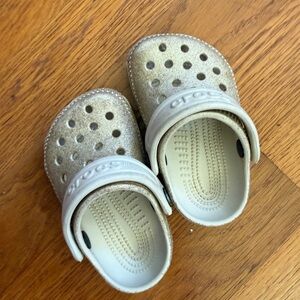 CROCS Kids Glittery Gold Sandals, size 2-3